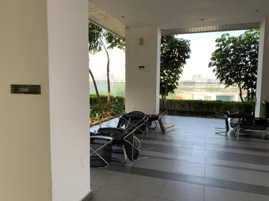 Amazing Pool View Staycation - Netflix N Sanitize6 * Cyberjaya