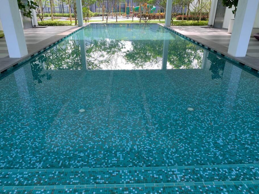 Amazing Pool View Staycation - Netflix N Sanitize6 Apartment