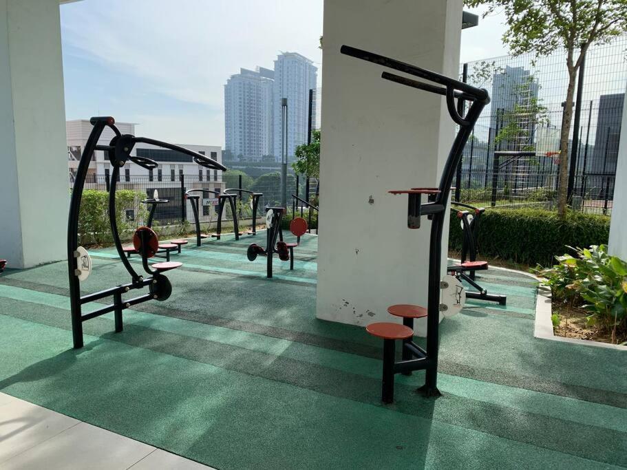 Amazing Pool View Staycation - Netflix N Sanitize6 Cyberjaya